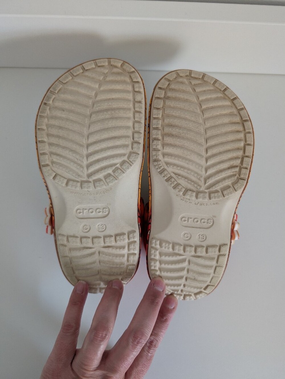 Disney Moana Kids Crocs Cream & Orange with Jibbet Charms Size 13 - Picture 8 of 8